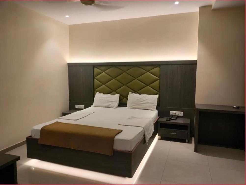 Hotel Sahara Lodging & Boarding à Mira-Bhayandar Extérieur photo