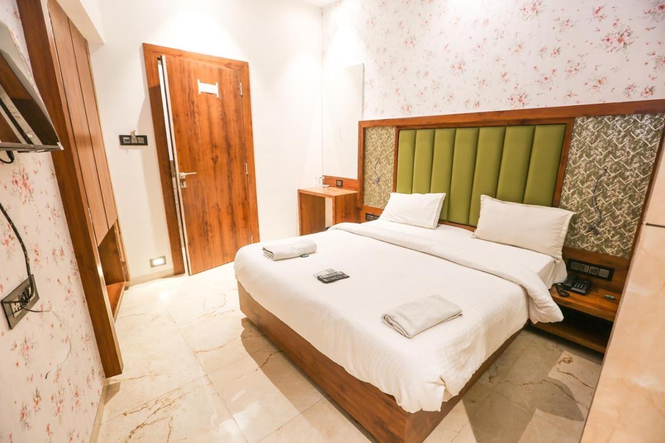 Hotel Sahara Lodging & Boarding à Mira-Bhayandar Extérieur photo