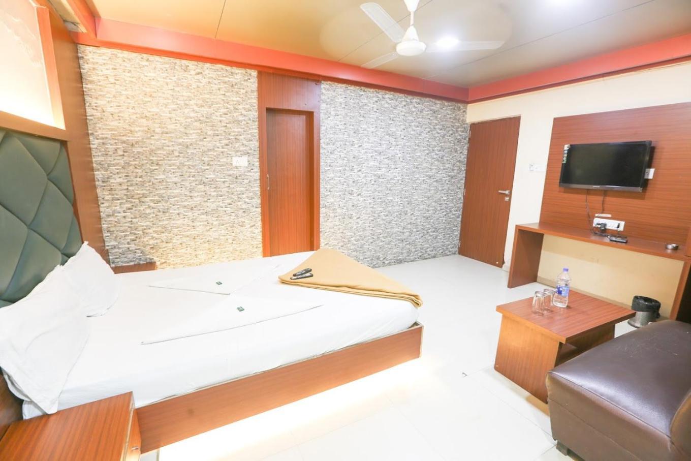Hotel Sahara Lodging & Boarding à Mira-Bhayandar Extérieur photo